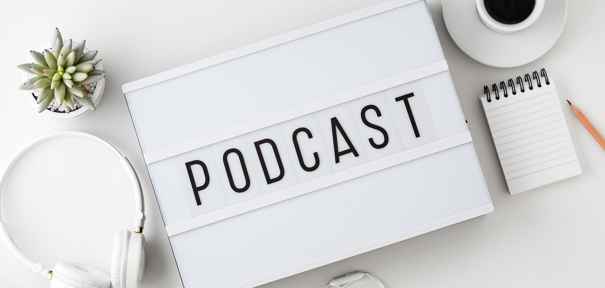 podcast e desktop desktop podcast con caffè